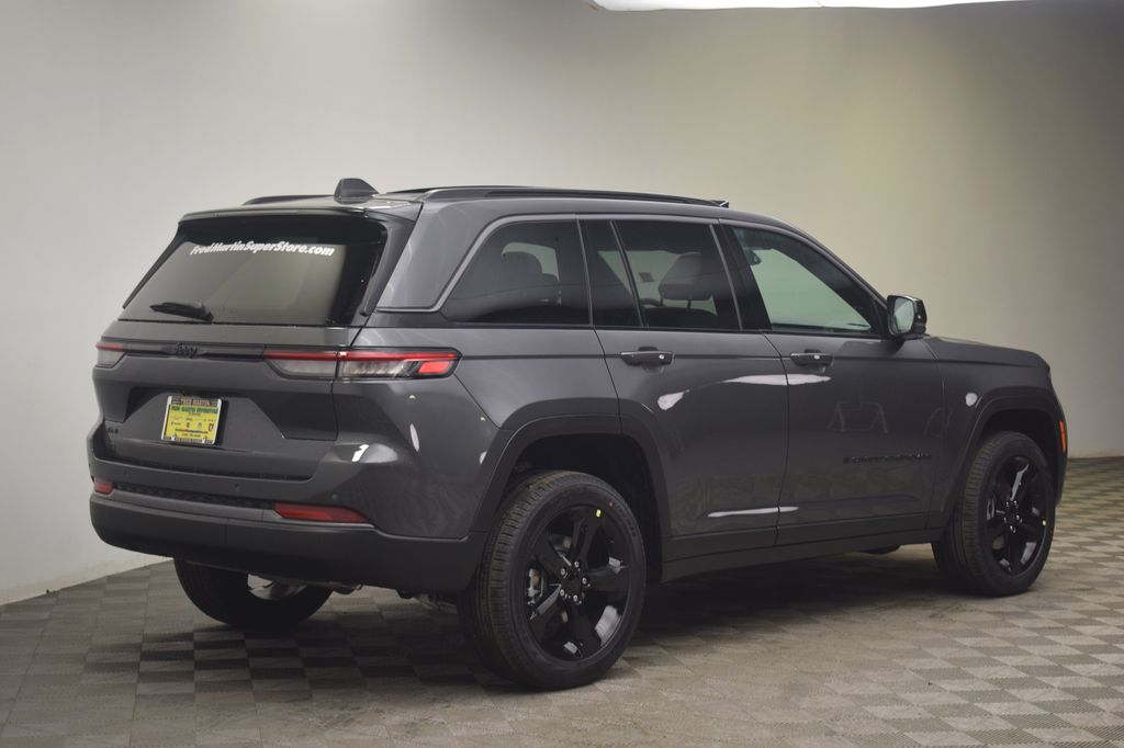new 2026 Jeep Grand Cherokee car, priced at $41,920