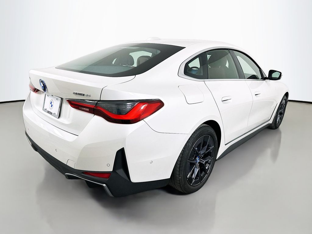 Thumbnail: 2023 BMW i4 - 5