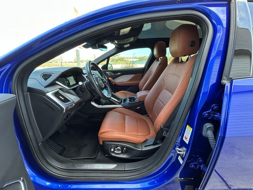 Used 2022  Jaguar HSE image 15