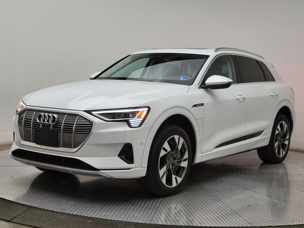 Thumbnail: 2023 Audi e-tron - 2