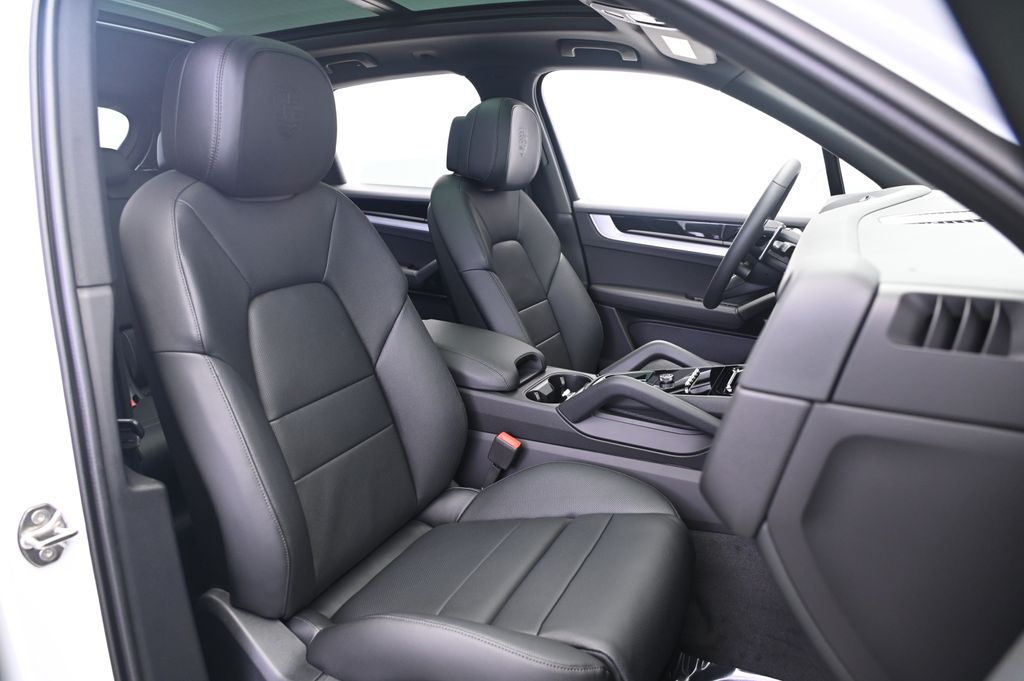 Thumbnail: 2025 Porsche Cayenne - 29