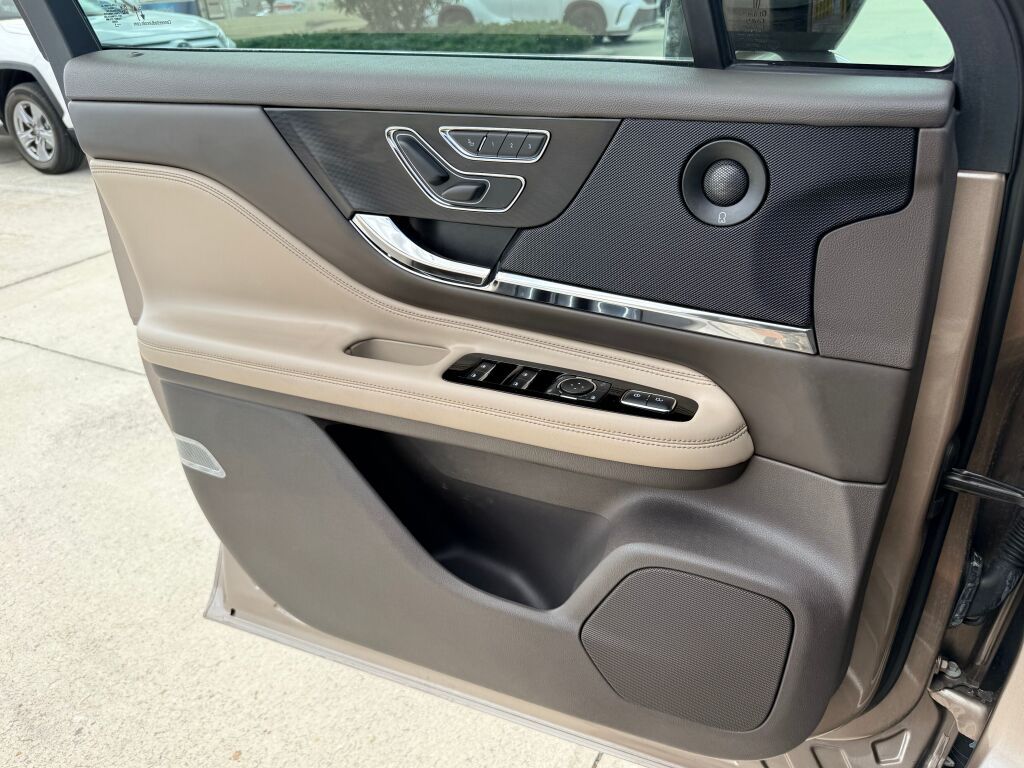 Thumbnail: 2020 Lincoln Corsair - 20