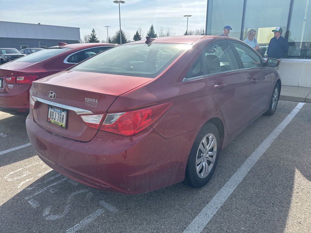 Used 2012 Red Hyundai GLS image 5