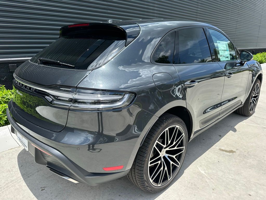 Thumbnail: 2025 Porsche Macan - 10