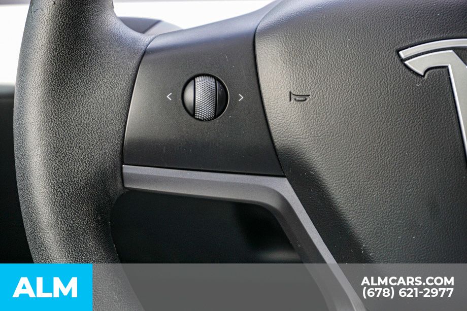 2025 Tesla Model Y Long Range - Photo 29