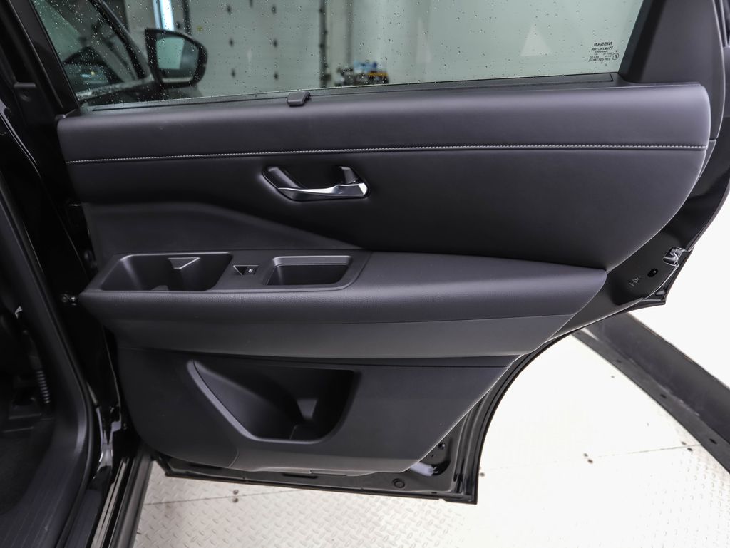 2024 Nissan Pathfinder SL 24
