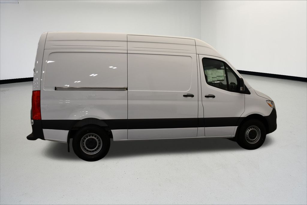 Thumbnail: 2025 Mercedes-Benz Sprinter - 4