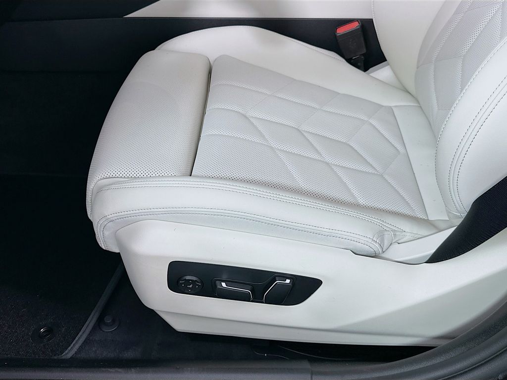 Thumbnail: 2026 BMW 5 Series - 21