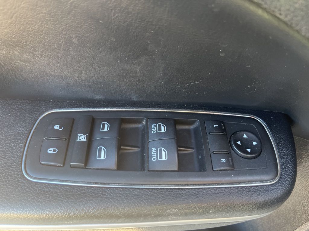 Thumbnail: 2020 Dodge Charger - 32