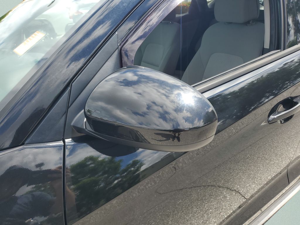 Used 2017 Black Hyundai SE image 26