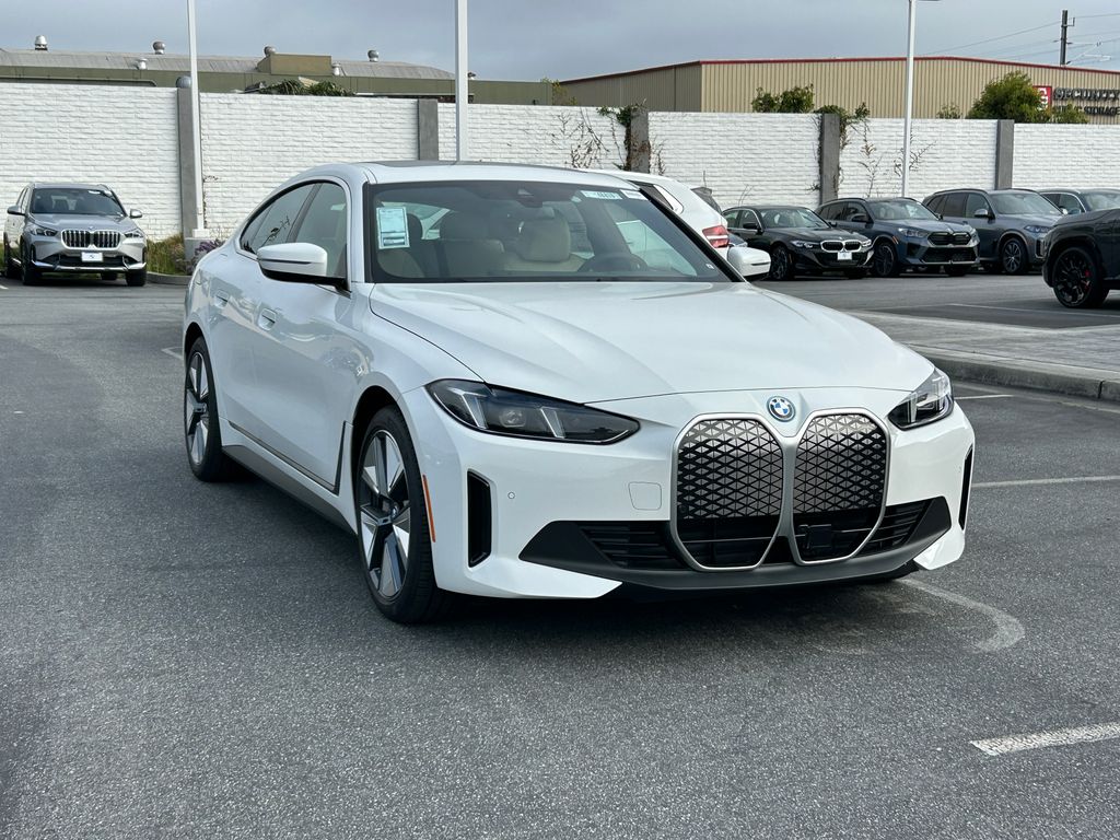 Thumbnail: 2025 BMW i4 - 7