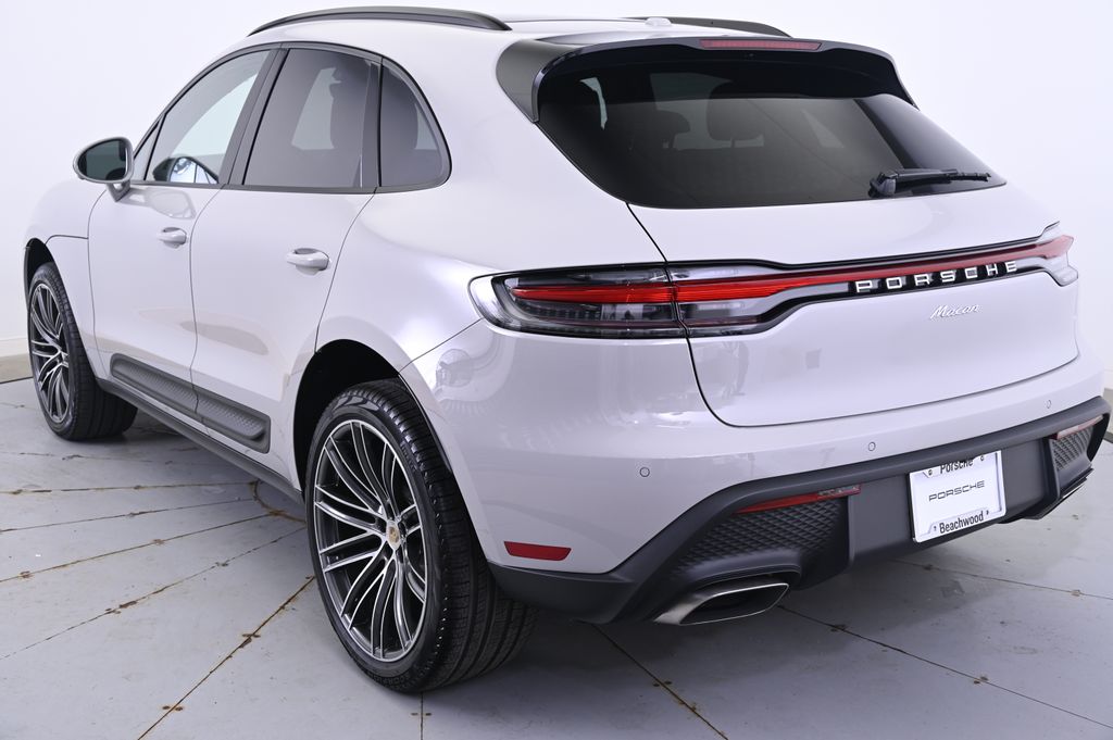 Thumbnail: 2026 Porsche Macan - 3