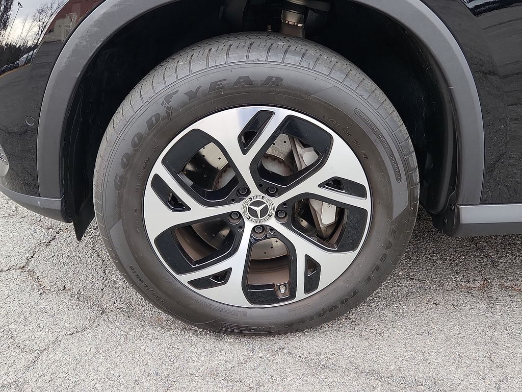 Thumbnail: 2025 Mercedes-Benz GLC - 8