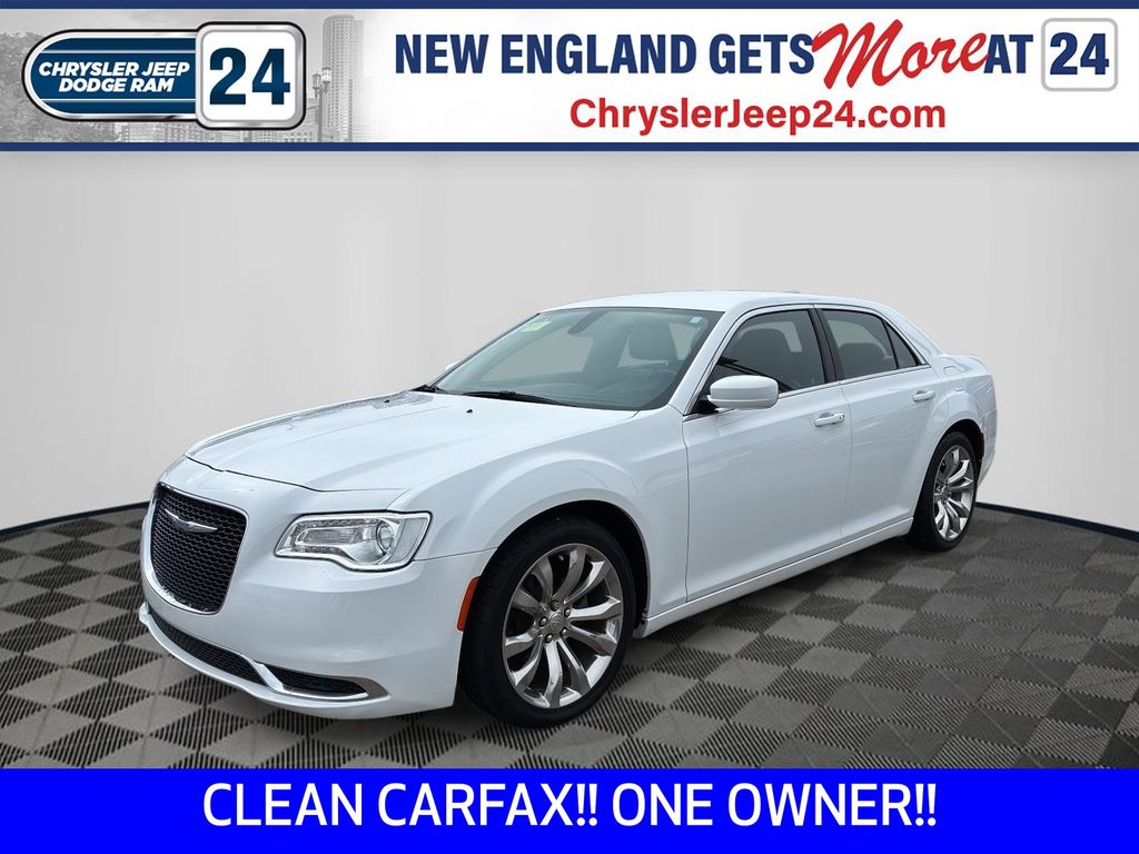 Bright White Clearcoat 2019 Chrysler 300 Touring RWD Sedan Rear-Wheel Drive 8-Speed Automatic