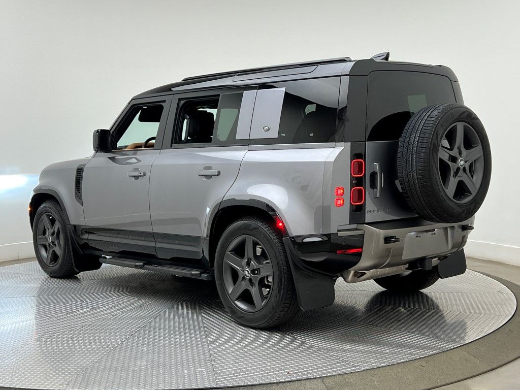 Thumbnail: 2024 Land Rover Defender - 4