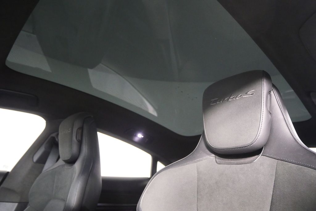 Thumbnail: 2021 Porsche Taycan - 15