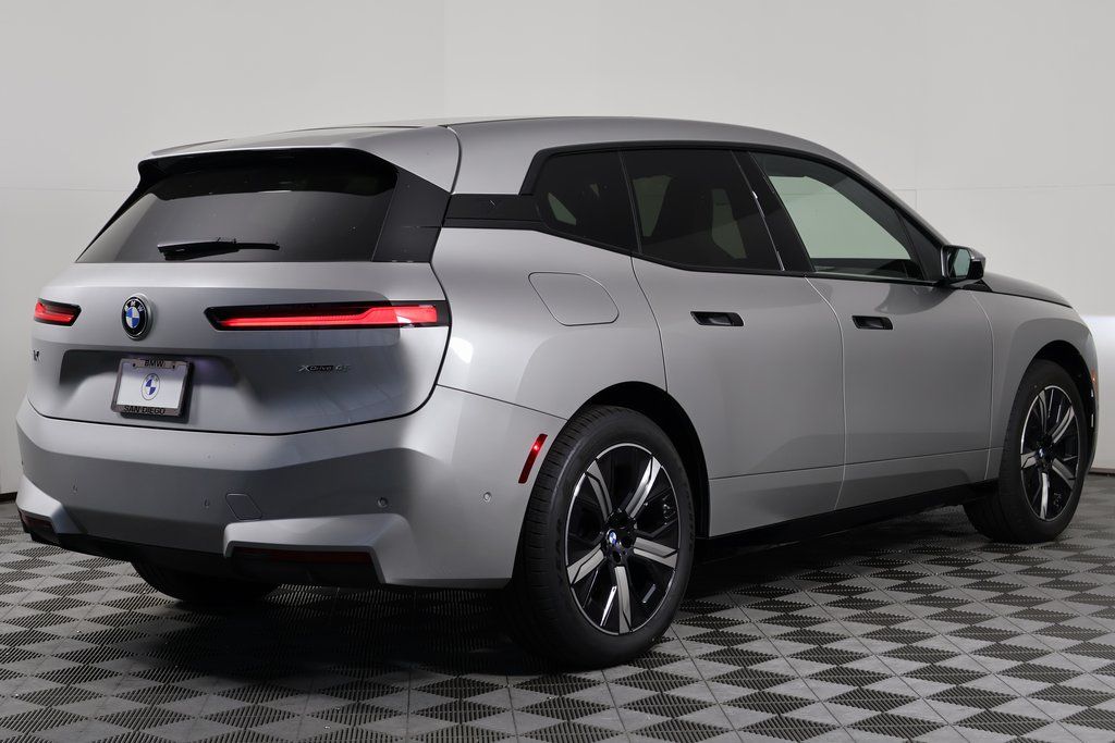 Thumbnail: 2026 BMW iX - 2