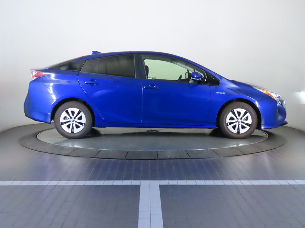 Thumbnail: 2017 Toyota Prius - 8