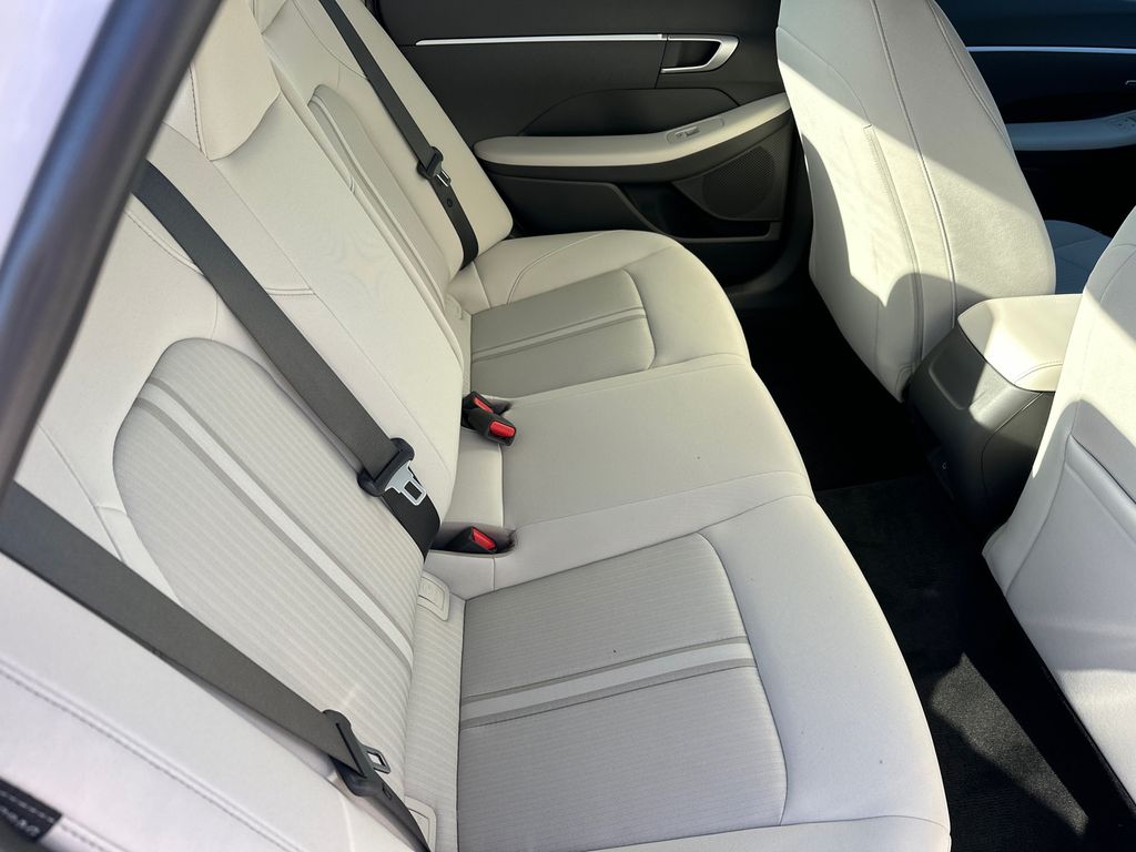 New 2025 White Hyundai SE image 16