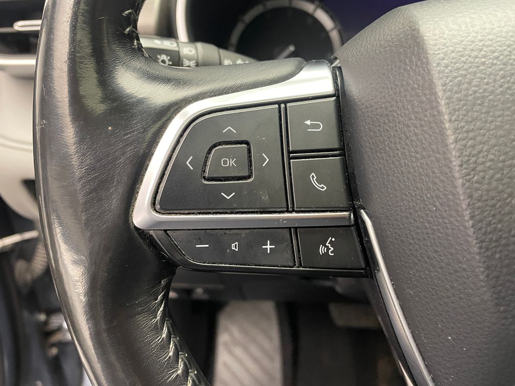 Thumbnail: 2020 Toyota Highlander - 27