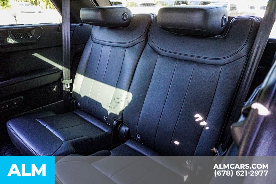 Used 2024 Black Land Rover SE image 23