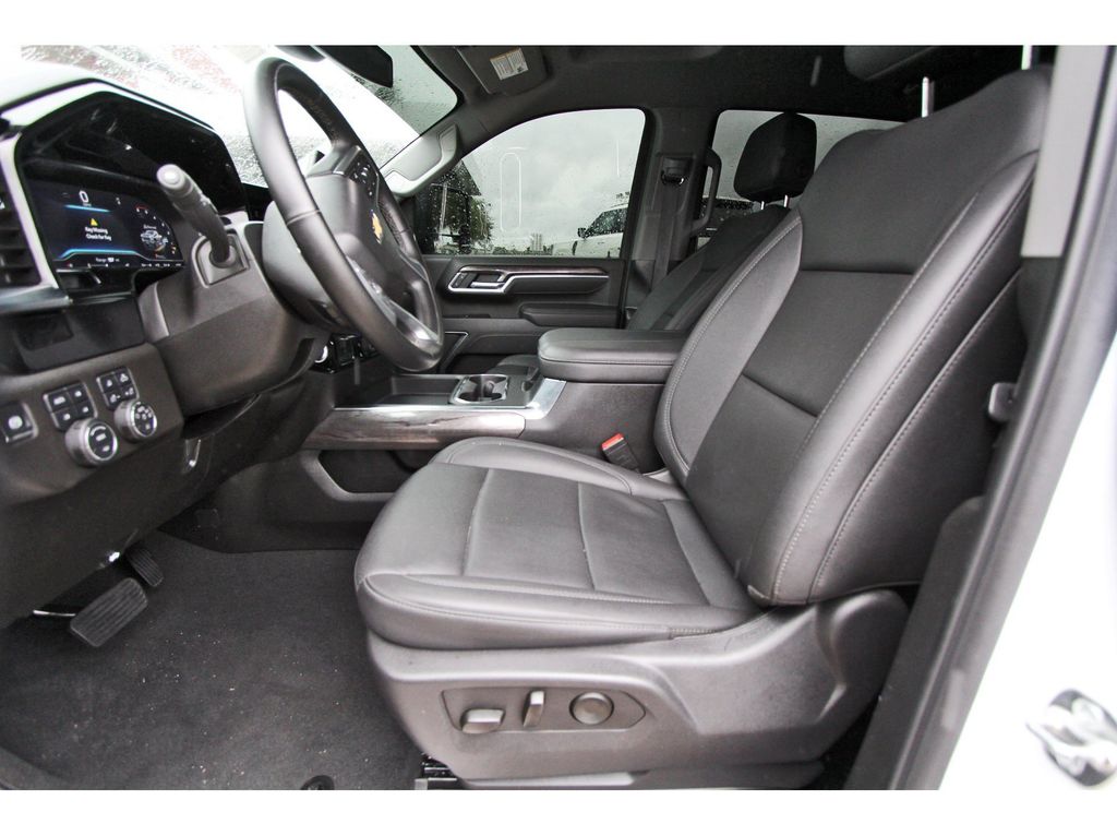2025 Chevrolet Silverado 2500HD LTZ - 5