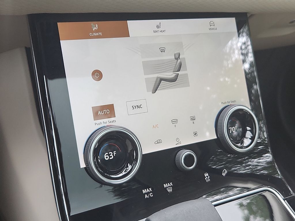 Thumbnail: 2021 Land Rover Range Rover Velar - 15