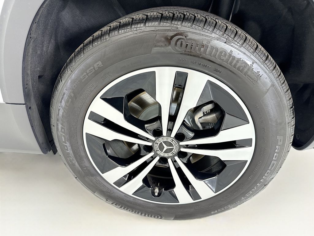 Certified Used 2025 White Mercedes-Benz GLB 250 image 29
