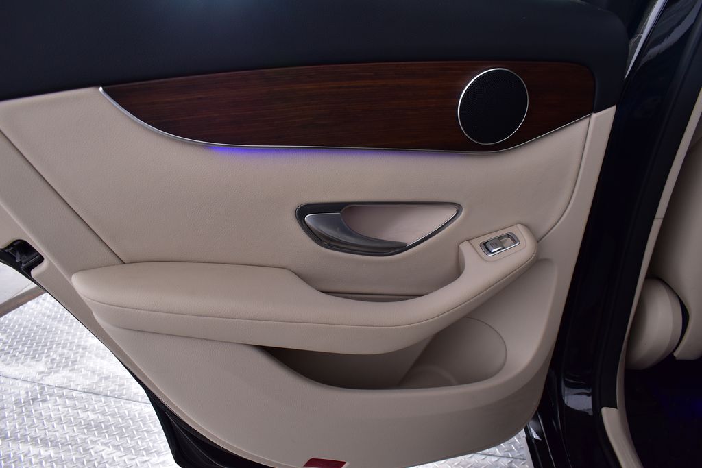 Thumbnail: 2022 Mercedes-Benz GLC - 29