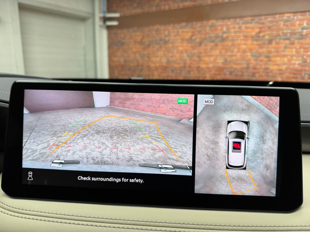 Used 2024 White INFINITI LUXE image 22