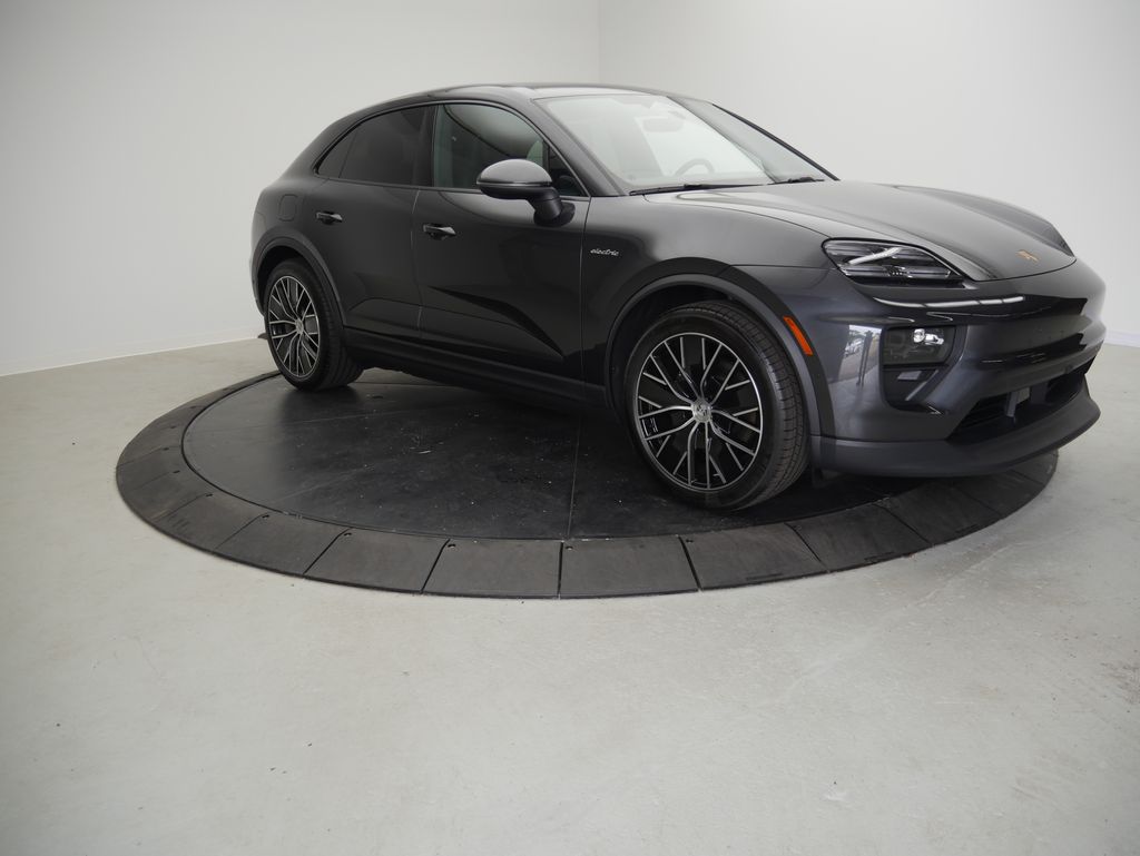 Thumbnail: 2026 Porsche Macan - 9