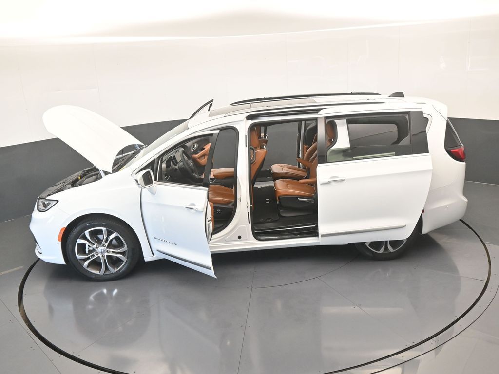 Used 2024 Bright White Clearcoat Chrysler Pinnacle image 80