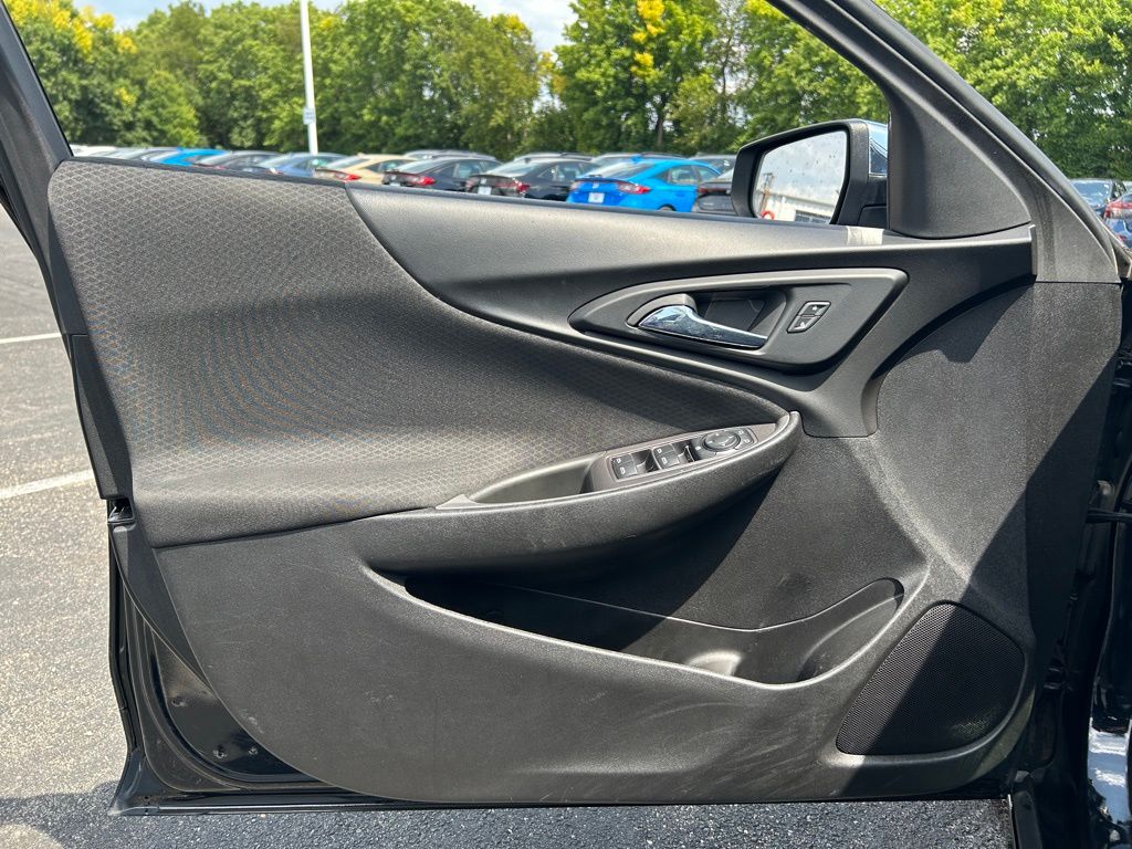 Thumbnail: 2019 Chevrolet Malibu - 17