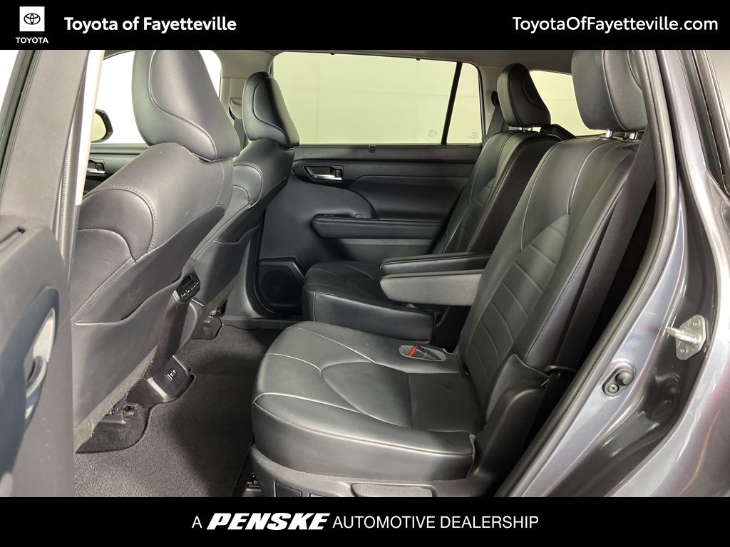 Thumbnail: 2021 Toyota Highlander - 22