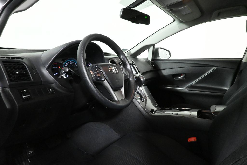 2015 Toyota Venza LE 14
