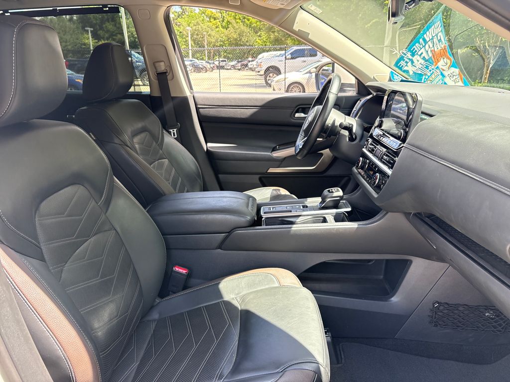 Certified Used 2024 White Nissan Platinum image 29