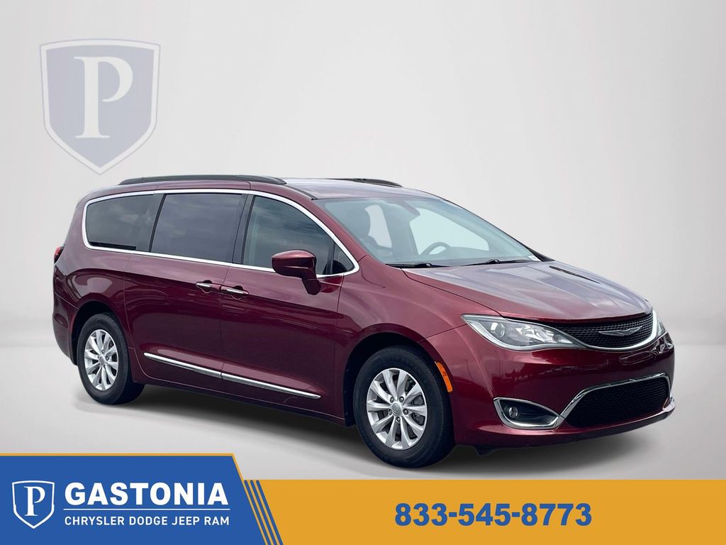 Velvet Red Pearlcoat 2017 Chrysler Pacifica Minivan Front-Wheel Drive 9-Speed Automatic