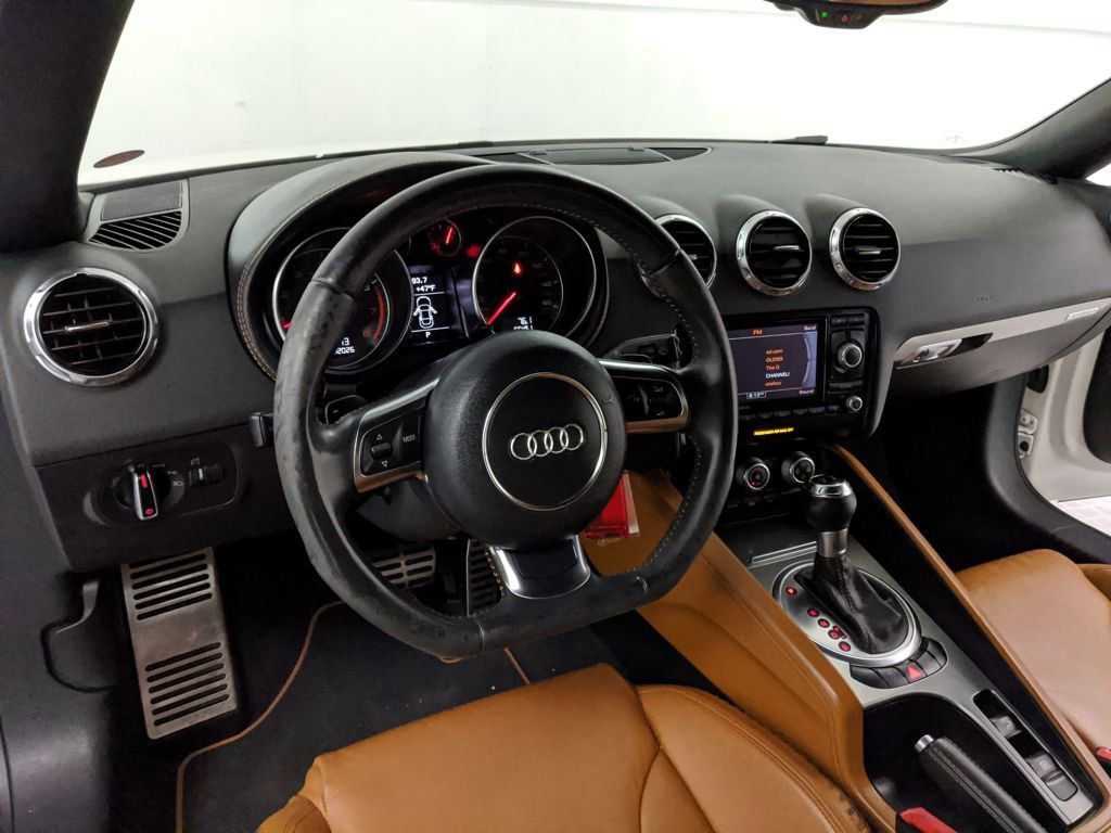 View vehicle photo 7