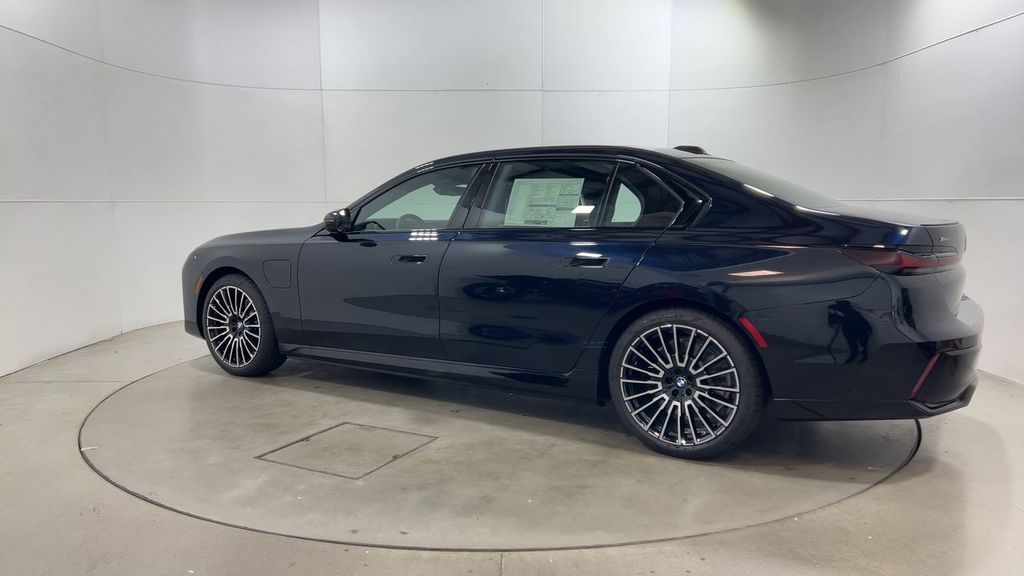 Thumbnail: 2026 BMW 7 Series - 6