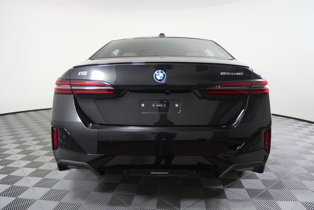 Thumbnail: 2026 BMW i5 - 4