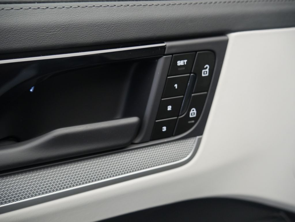 Thumbnail: 2026 Porsche Cayenne - 18