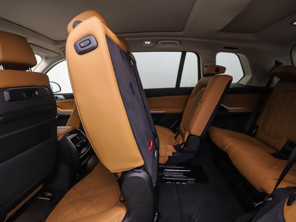 Thumbnail: 2026 BMW X7 - 26