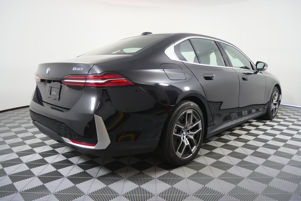 Thumbnail: 2026 BMW 5 Series - 3