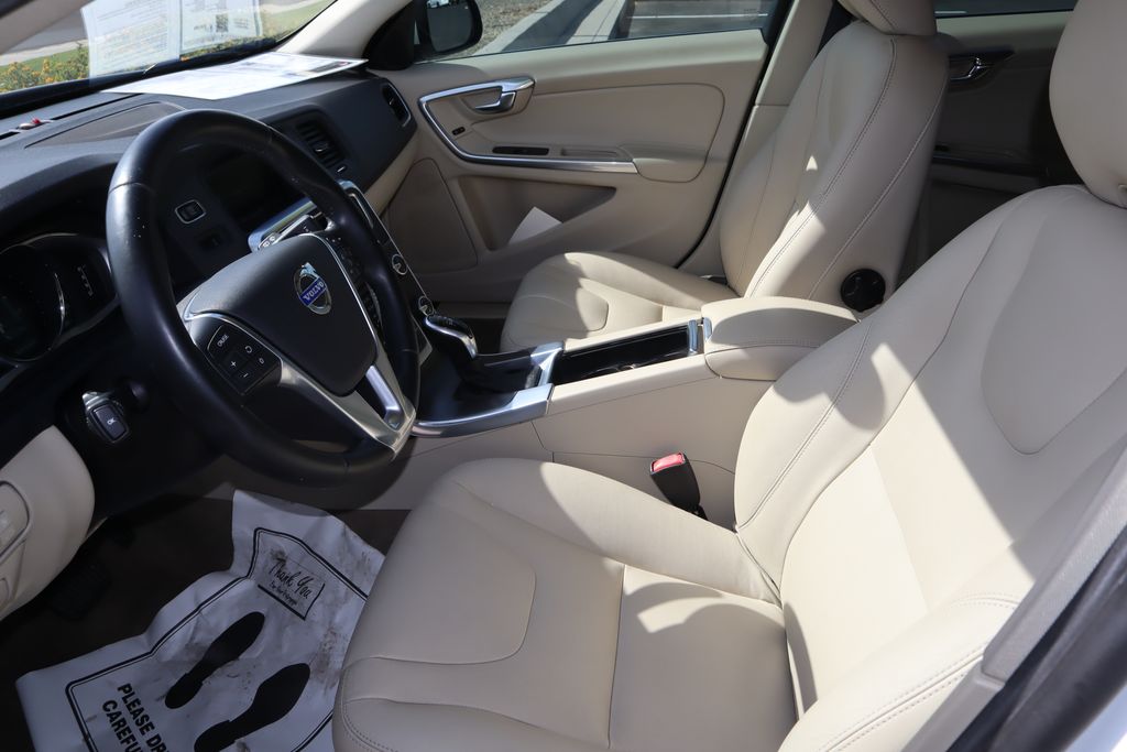 2015 Volvo V60 T5 18