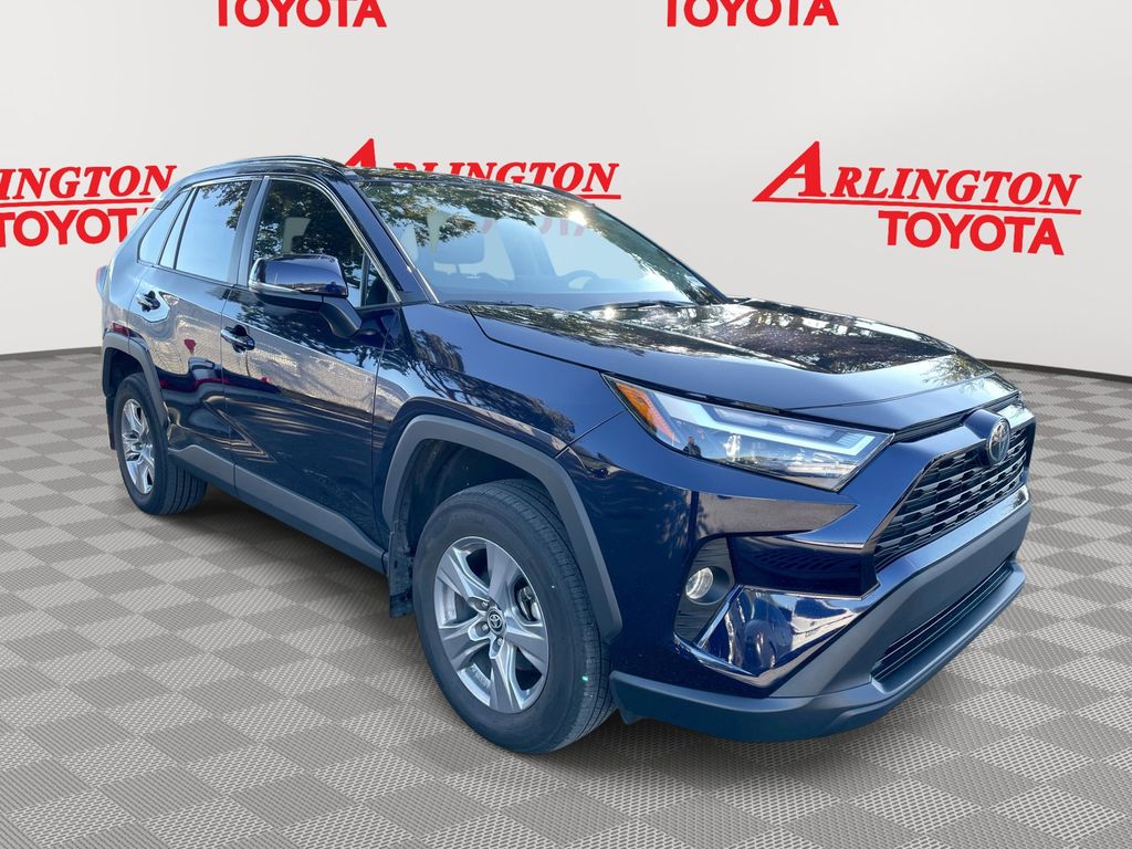 2024 Toyota RAV4 XLE's photo