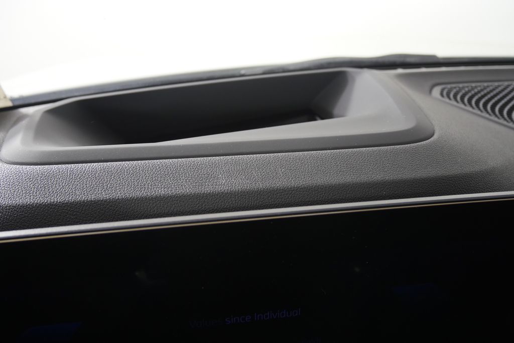 Thumbnail: 2025 BMW 3 Series - 24