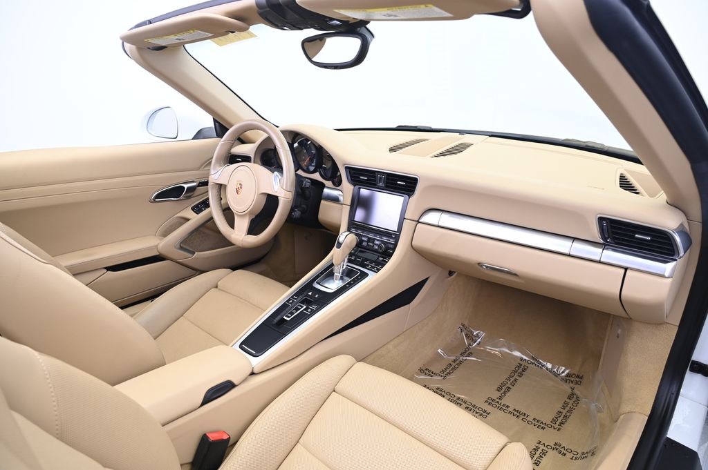 Thumbnail: 2015 Porsche 911 - 21