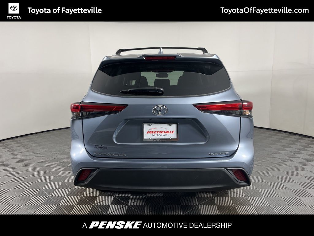 Thumbnail: 2023 Toyota Highlander - 15