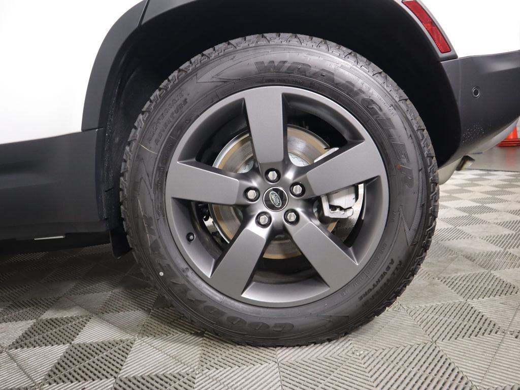 Thumbnail: 2025 Land Rover Defender - 32