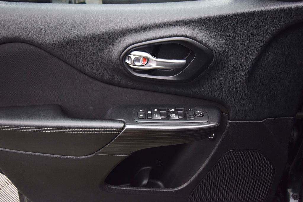 used 2015 Jeep Cherokee car, priced at $8,500